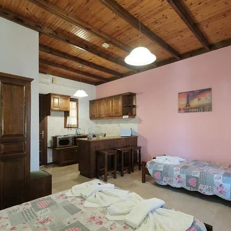 Nikos Pool - Upper Floor Aparthotel